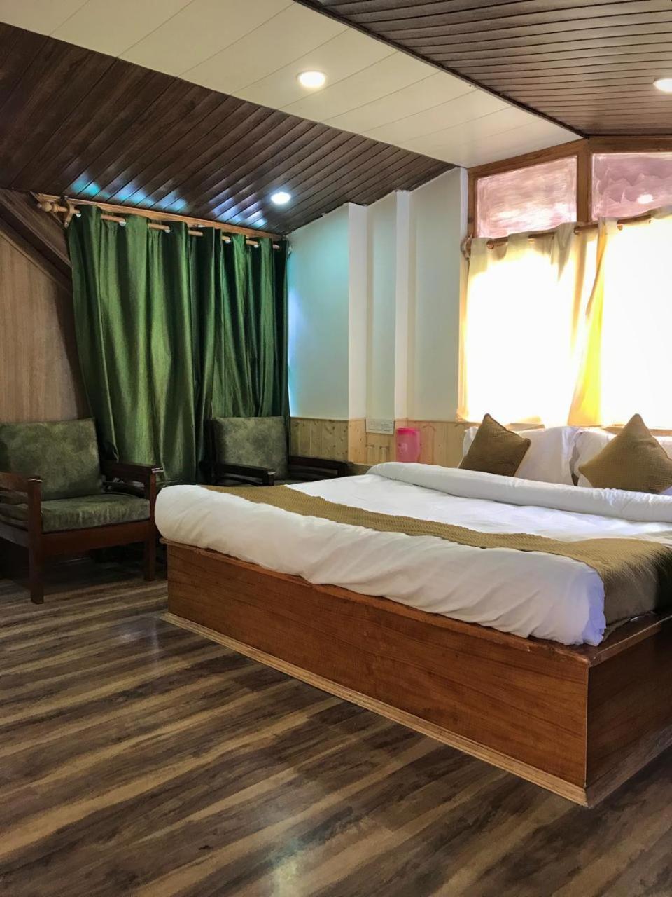 The Avenue Hotel , Manali A River Side Hotel Exterior foto